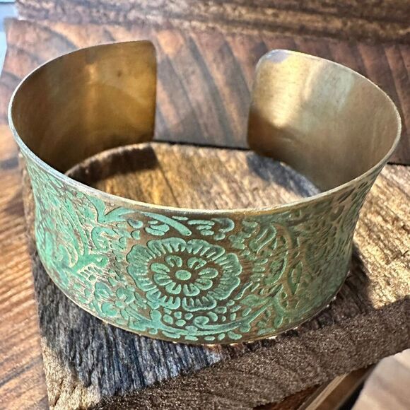 Handcrafted Artesian Boho Brass Patina Bracelet, Chartreuse‎ Floral Scrollwork, - Picture 2 of 6